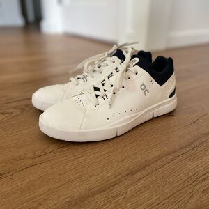 On The Roger Advantage Sneakers